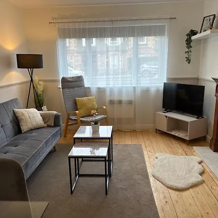 Modern In West End, Free Parking Appartement *