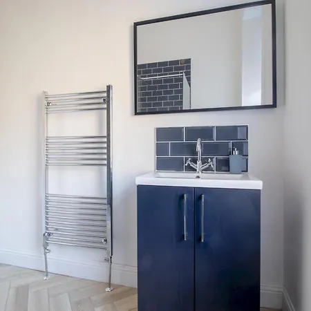 Pass The Keys Victoria Road Queens Park View شقة