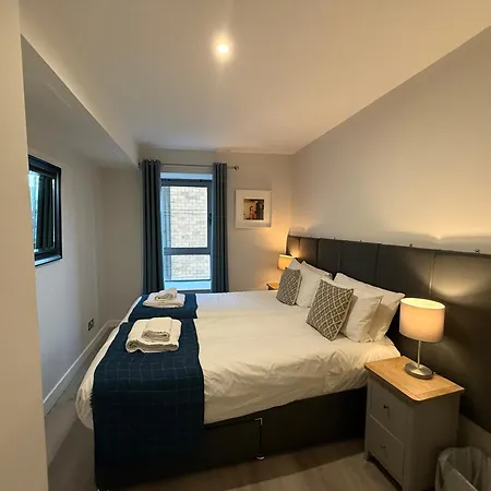 Principal - Clyde Waterfront Daire