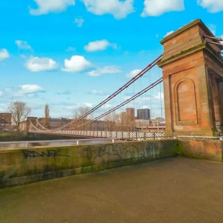 Centre G1 Penthouse With Riverviews - Duplex - 4 Bedrooms, 3 Bathrooms, Kitchen, 1 Living Room, 1 Dining Room, 2 Terraces, Parking, Floor, 2050 Sq Ft, Merchant *