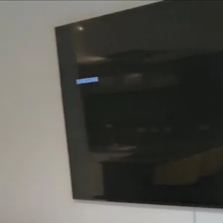 度假居 Executive Triplex House, 3 Bedroom 3 Bathrooms 1 Living Kitchen - Huge Terrace For Master Bedroom - Private E Parking Lez Congestion Zone Free - Garden - 5 Mins Drive To Centre Station