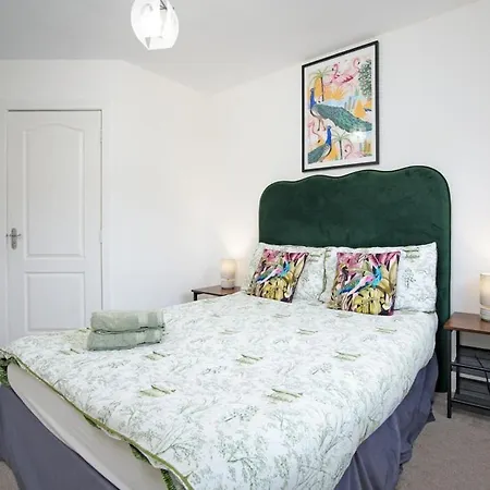 2bed East End Gem With Free Parking *