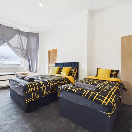 West End Traditional Flat With Free Parking *