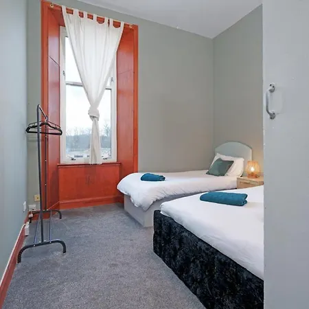 Family And Group 2br By Park Sleeps 7 アパート