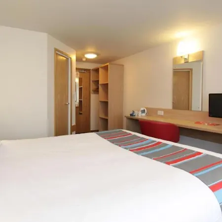 מלון Travelodge Airport 3*