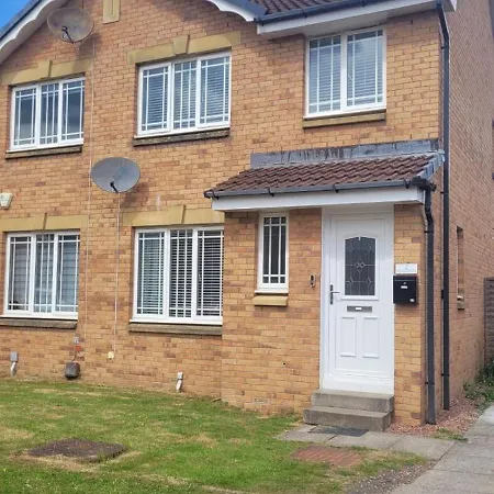 Stylish, Modern 3 Bedroom House, Free Parking X 2 *