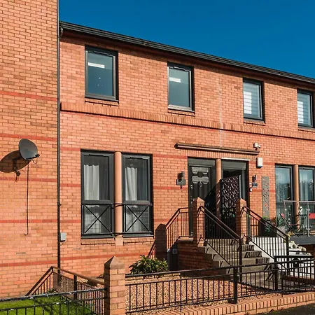 Henderson House - West End 3 Bedroom Family
