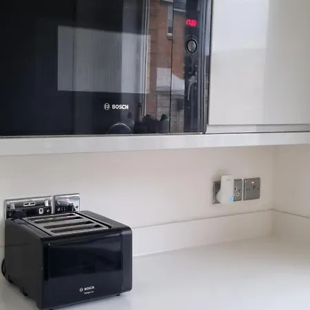 Stylish, Modern 3 Bedroom House, Free Parking X 2