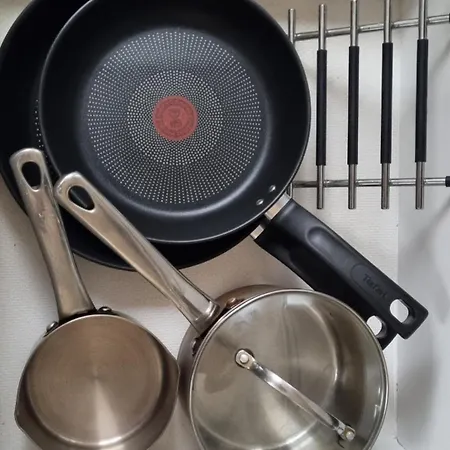 Stylish, Modern 3 Bedroom House, Free Parking X 2 *