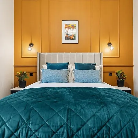 Spacious 5 Bedroom With 3 Bathrooms And Private Parking Feriehus *