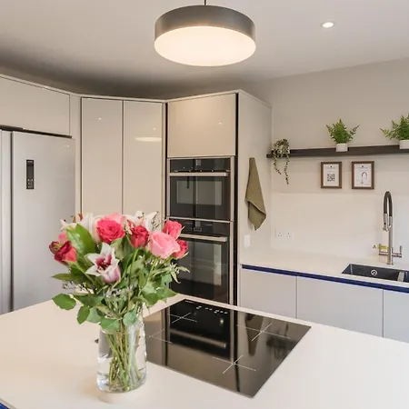 Сasa de vacaciones Henderson House - West End 3 Bedroom Family