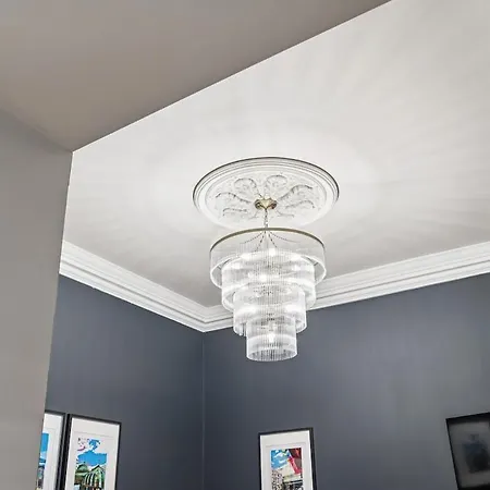 Spacious 5 Bedroom With 3 Bathrooms And Private Parking Holiday home Glasgow