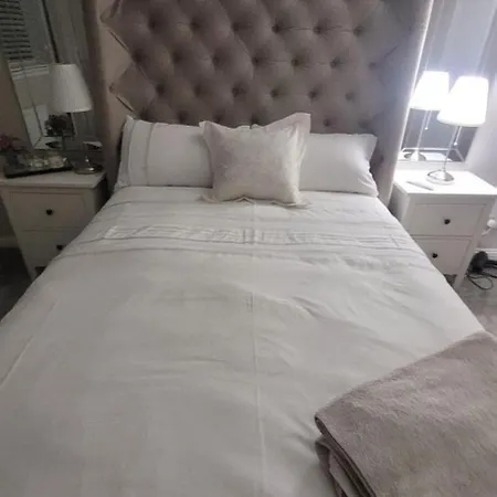 Stylish, Modern 3 Bedroom House, Free Parking X 2 بيت للعطل