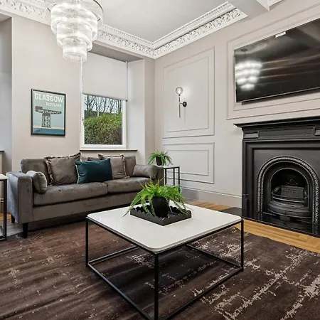 Spacious 5 Bedroom With 3 Bathrooms And Private Parking Feriehus *