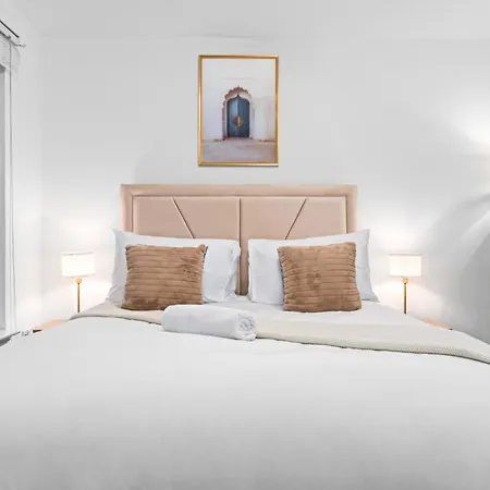 Urban Elegance - Spacious 5-bed In Dom wakacyjny *