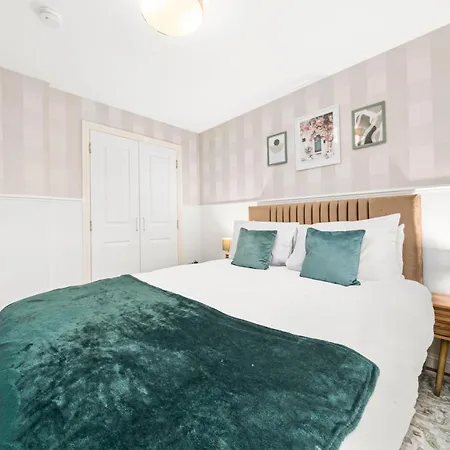 Urban Elegance - Spacious 5-bed In Glasgow