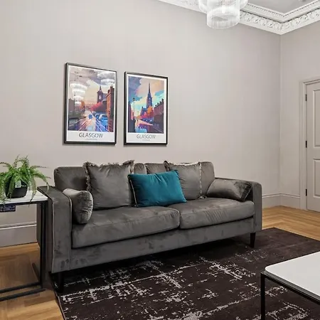 펜션 Spacious 5 Bedroom With 3 Bathrooms And Private Parking 글라스고