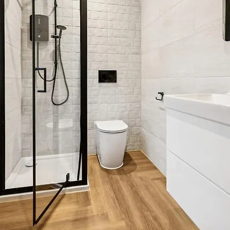 Feriehus Spacious 5 Bedroom With 3 Bathrooms And Private Parking