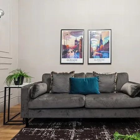 펜션 Spacious 5 Bedroom With 3 Bathrooms And Private Parking 글라스고