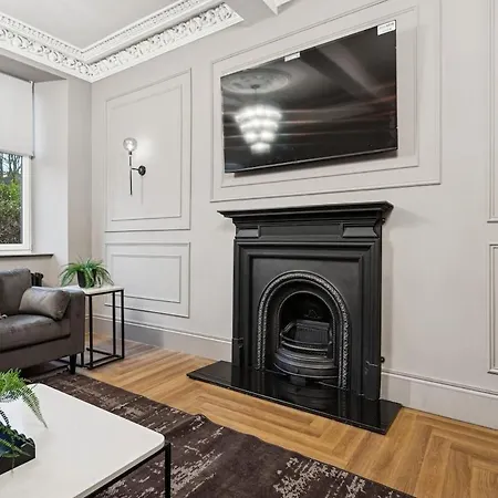 Spacious 5 Bedroom With 3 Bathrooms And Private Parking Feriehus *