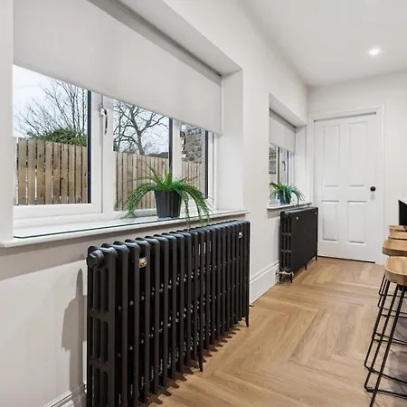 Feriehus Spacious 5 Bedroom With 3 Bathrooms And Private Parking
