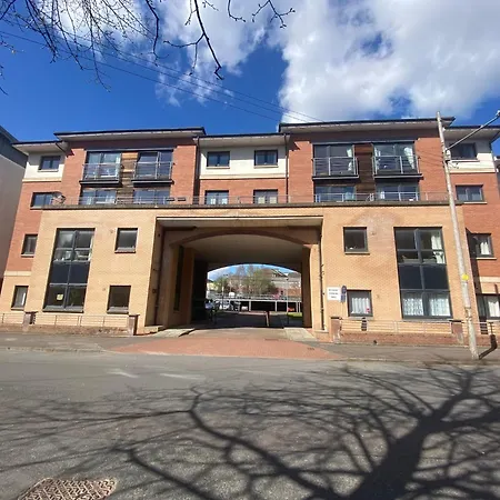 Modern 2 Bedroom Flat In Finnieston, With Private Parking Glasgow