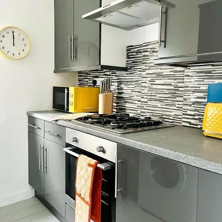 Clyde Fifty Two - Apartment
