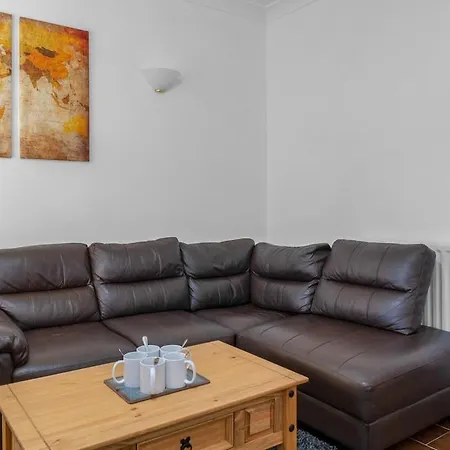 3 Bedroom Apartment - Glasgow Cromdale St - Sleeps 5 - Contractors, Business & Relocations - Free Parking Appartement *