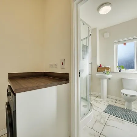 Stylish And Morden 3bed House Centre גלאזגו