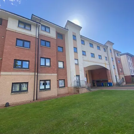 Modern 2 Bedroom Flat In Finnieston, With Private Parking