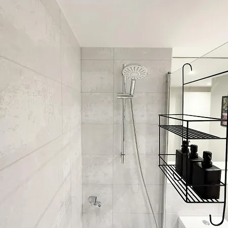 2-bed Flat In East End غلاسغو