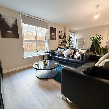 Apartman 2-bed Flat In East End *