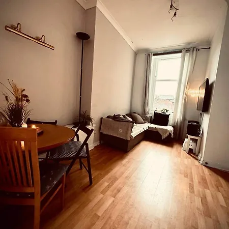 West-end 2 Bed Flat Entire Place W Free Parking Apartman *