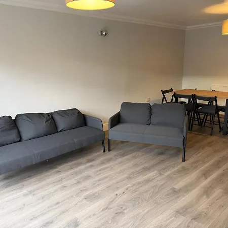 Spacious Group Apartment *