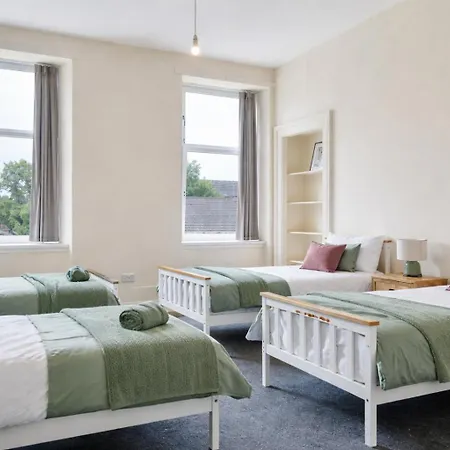 Group 4br Sleeps 11 Spacious With Parking グラスゴー