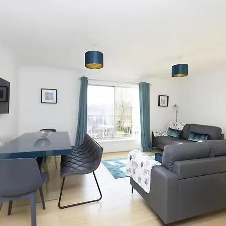 Bright 3 Bed Overlooking The Clyde Sec & Hydro Glasgow