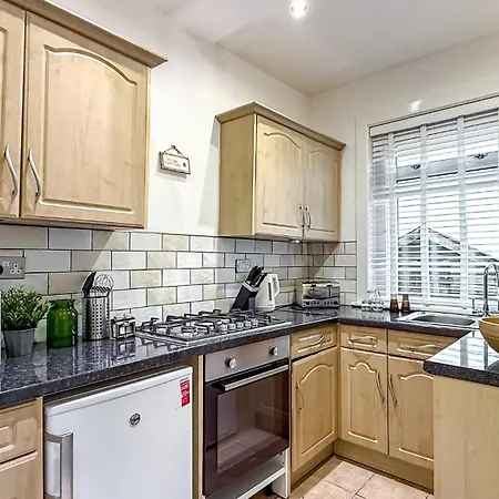 Apartman Quite And New House, Commore Drive