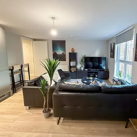 2-bed Flat In East End