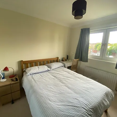 Modern 2 Bedroom Flat In Finnieston, With Private Parking Apartment *