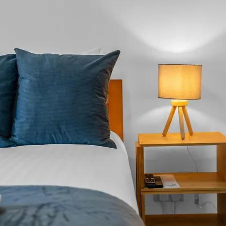 3 Bedroom Apartment - Glasgow Cromdale St - Sleeps 5 - Contractors, Business & Relocations - Free Parking Appartement