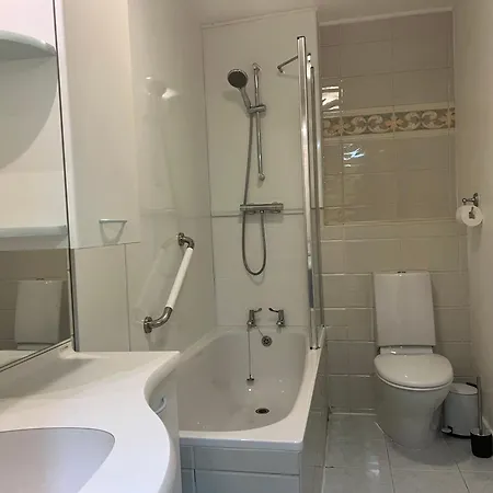 Heart Of West End Apartment, Apartman