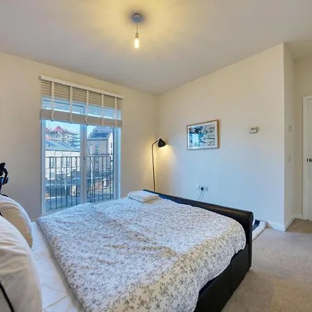 Stylish And Morden 3bed House Centre *