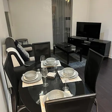 Centre Stylish Apartment *
