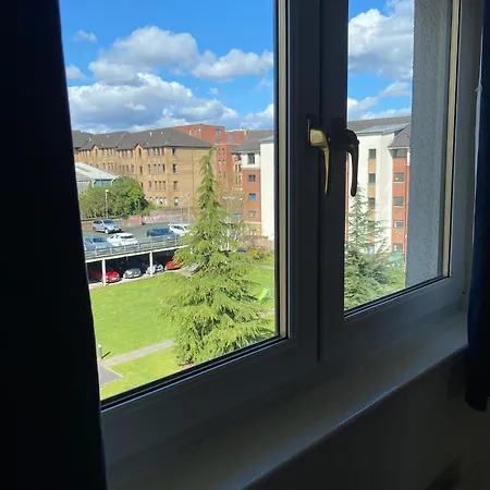 Modern 2 Bedroom Flat In Finnieston, With Private Parking * グラスゴー