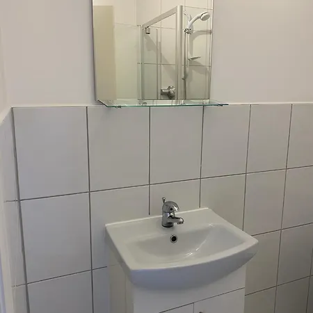 Modern 2 Bedroom Flat In Finnieston, With Private Parking * Glasgow
