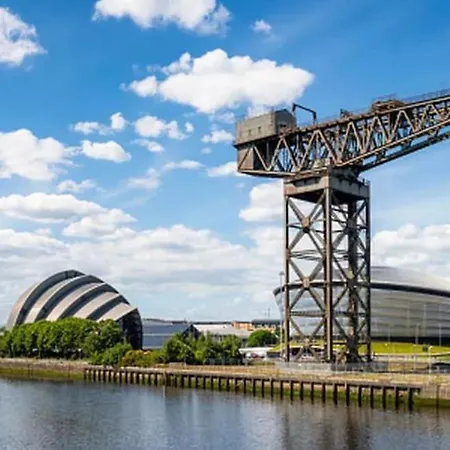 Modern&stylish Centre With Parking Glasgow