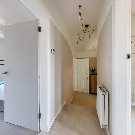Modern 3 Bedroom In Kings Park Glasgow