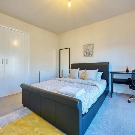 Stylish And Morden 3bed House Centre