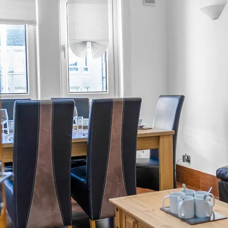 3 Bedroom Apartment - Glasgow Cromdale St - Sleeps 5 - Contractors, Business & Relocations - Free Parking Glasgow