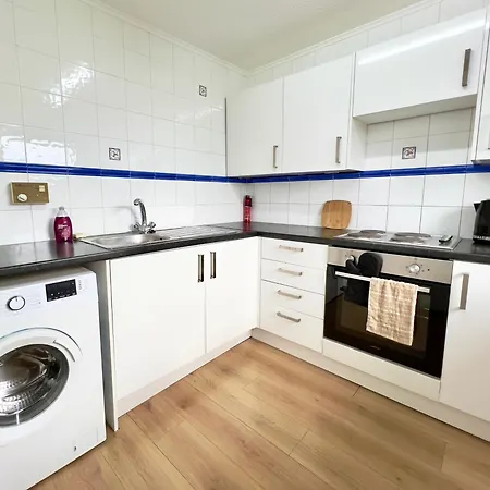 Garden-view 2br - Free Parking & Wifi *